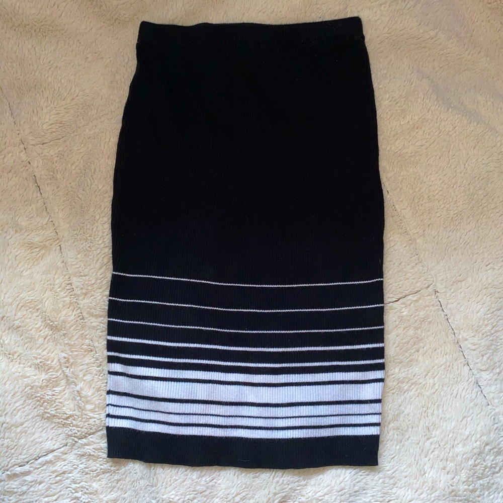 BLACK AND WHITE SKIRT